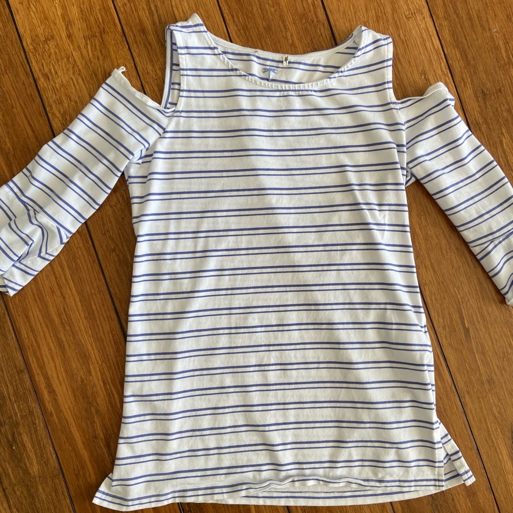 Tyler Boe shirt size small